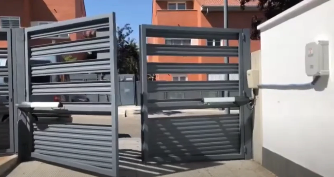 Portón existente automatizado en Denia
